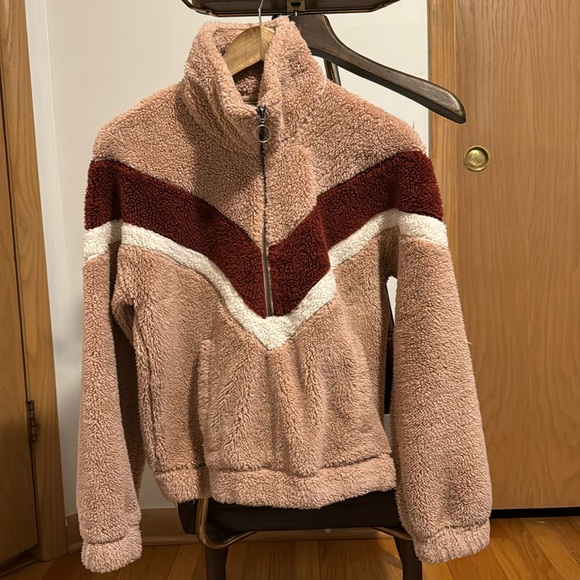 Abercrombie & Fitch fuzzy pink pullover fleece, size small. - Picture 2 of 5